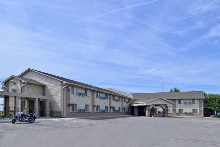 Cottonwood Inn and Conference Center — Hotel in So. Sioux City (NE)
