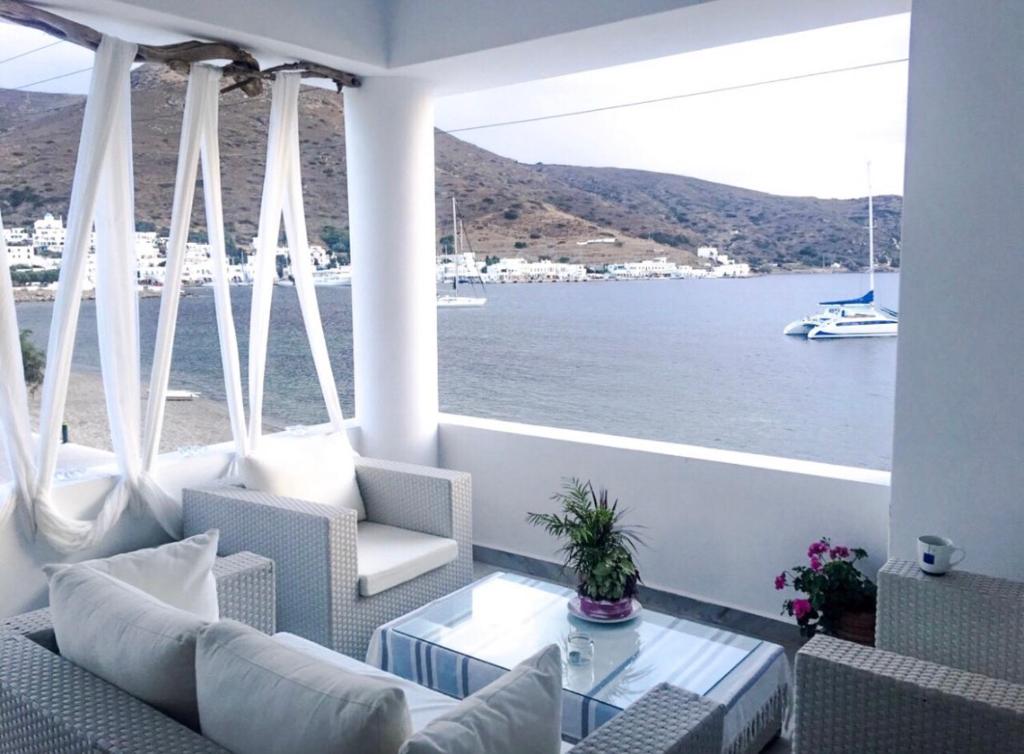 Thomas Villas on the beach Katapola photo