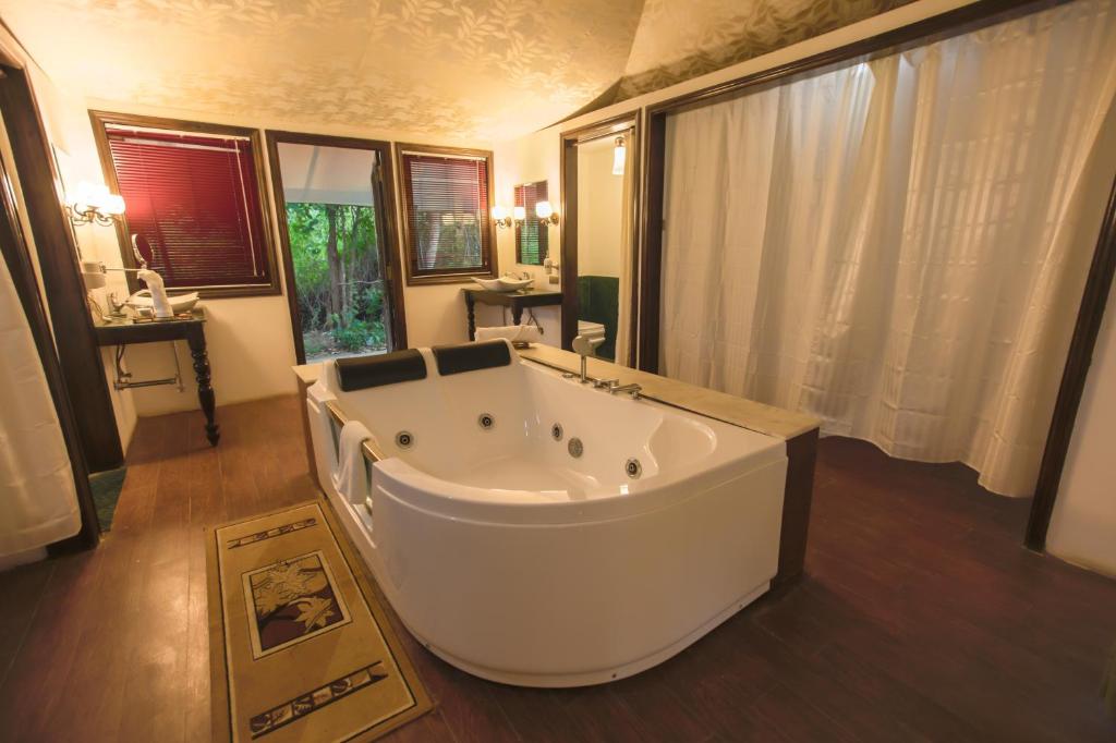 Tuli Veer Bagh Resort and Spa バスルーム（客室）