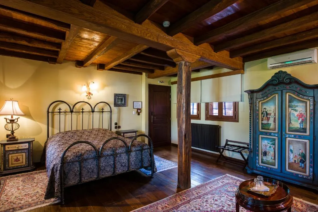 Boutique Hotel Kokkino Spiti, מלון בוריה