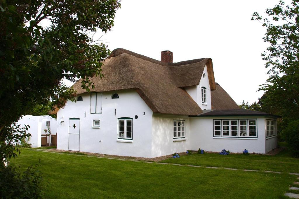 Friesenhaus Amrum Friesenhaushalfte *Hommelkasche* — Hotel in Nebel