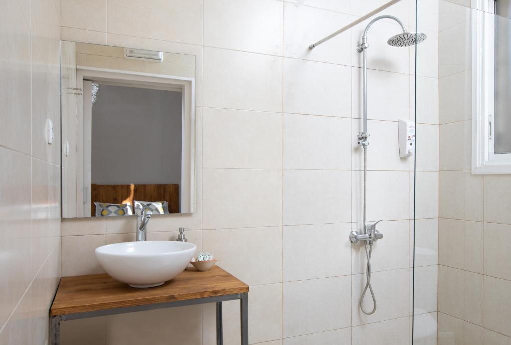 Jardinets Guest House - 4