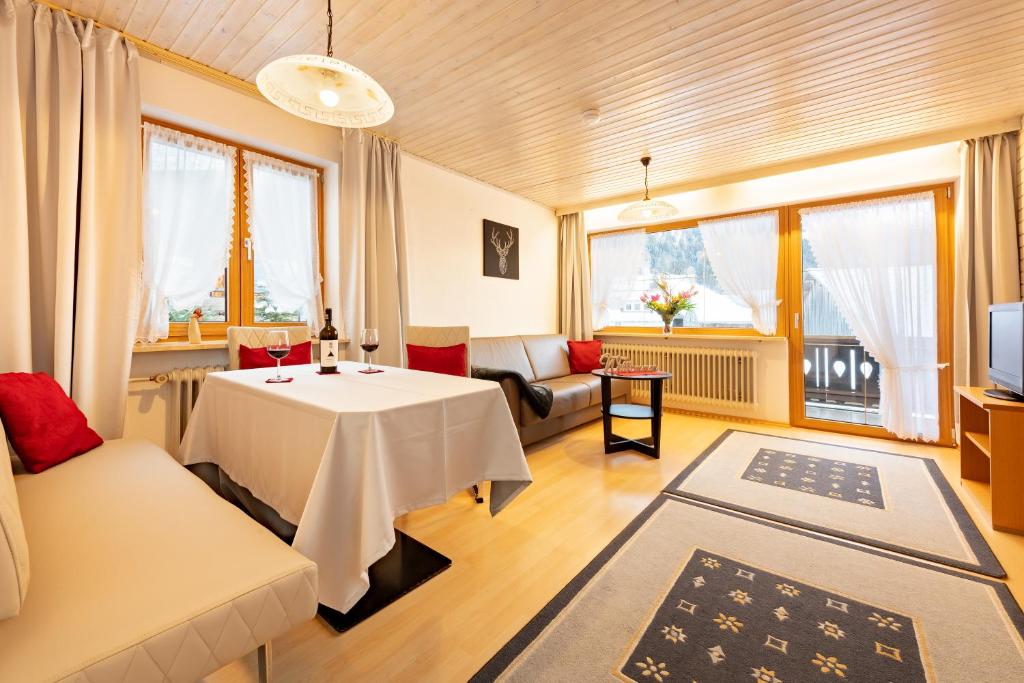 "Haus Enzian" - Annehmlichkeiten von 4-Sterne Familien-und Wellnesshotel Viktoria können mitgenutzt werden - 3