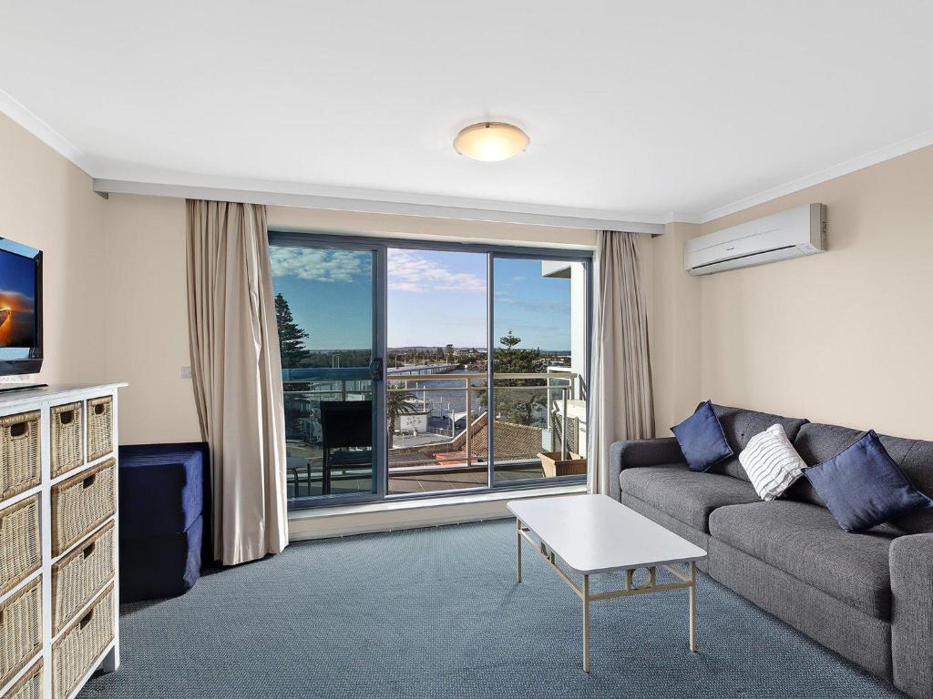 Waterfront Apartment 521 photo