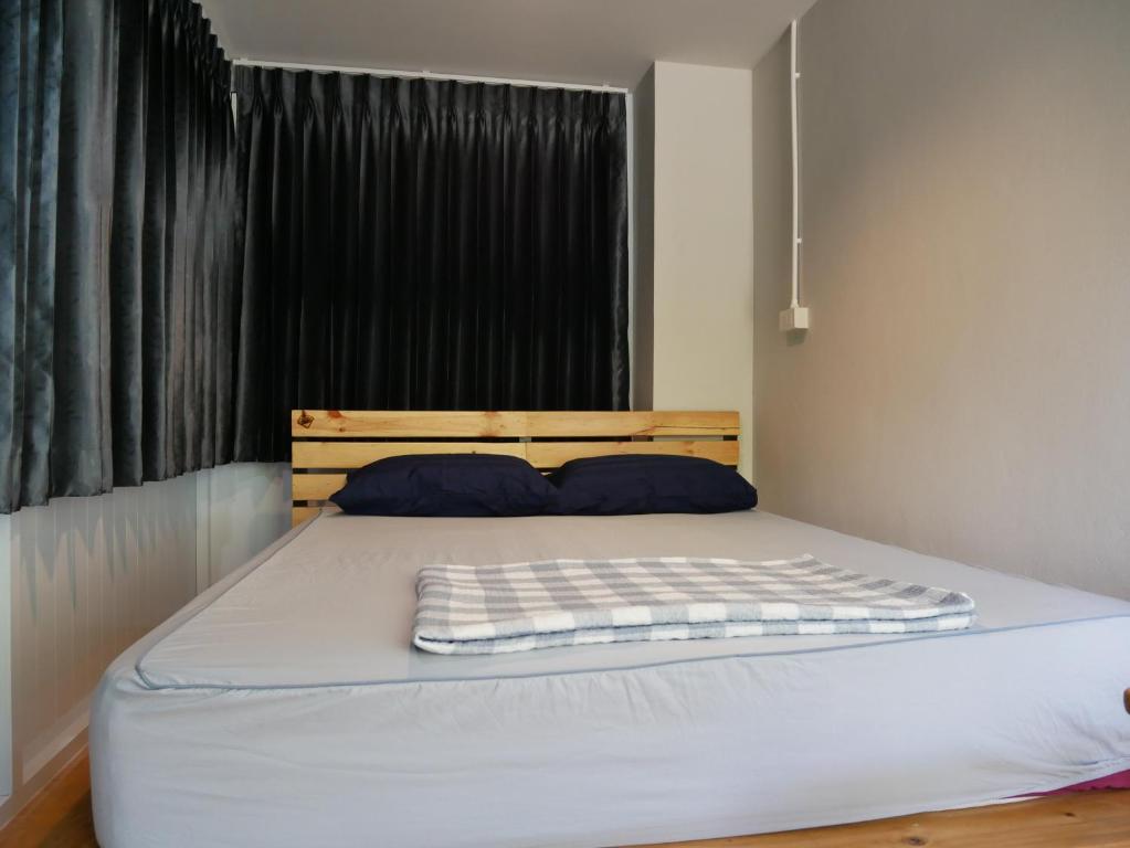 EQ Hostel, Thong Sala