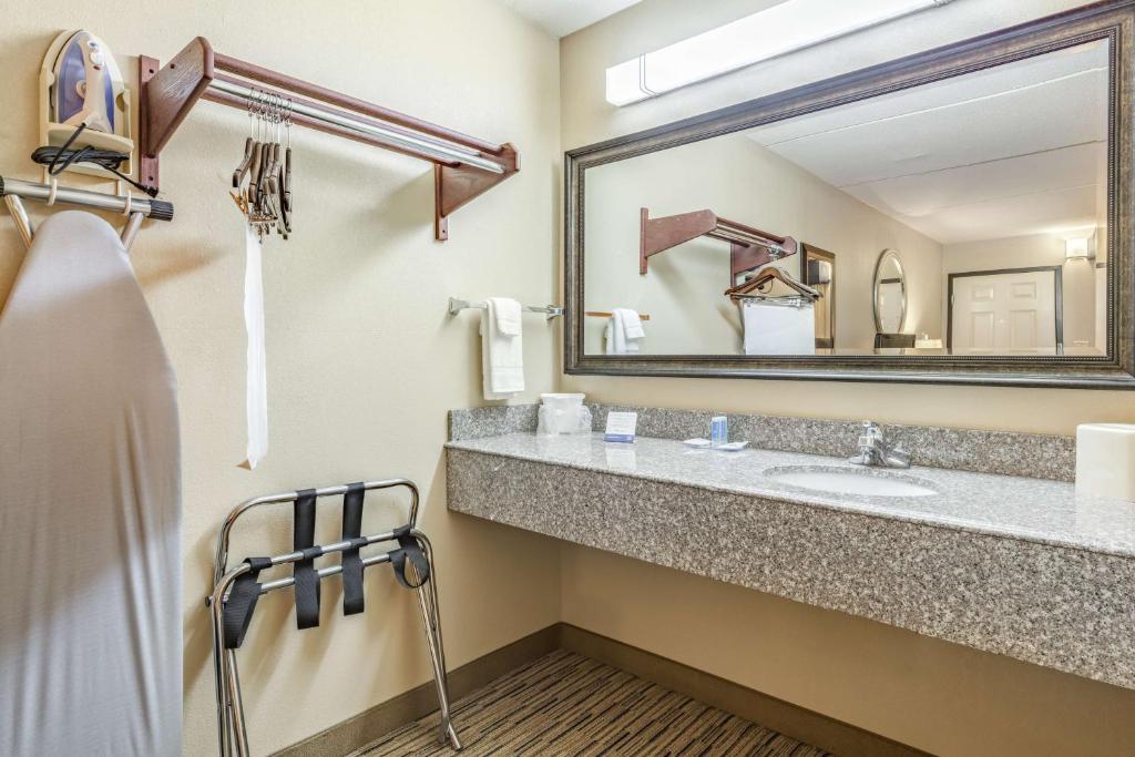 SureStay Hotel by Best Western Tupelo North photo