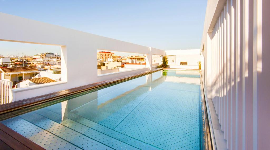 Swimming pool, Hotel Mercer Sevilla in Seville