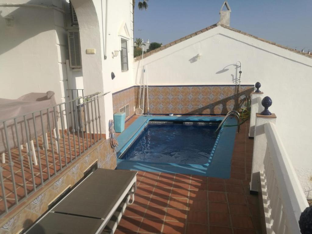 ADOSADO EN NERJA URB FLAMINGO - 2