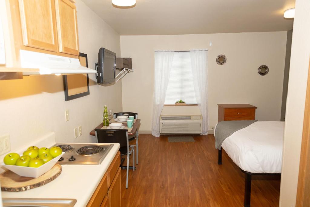 Siegel Select Alexandria Main image 2