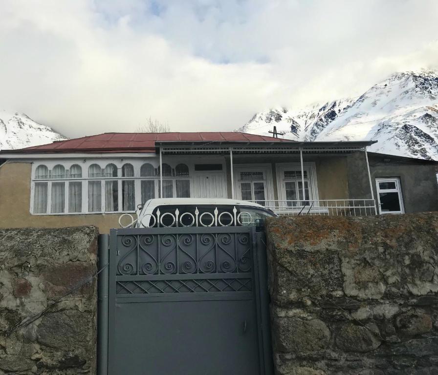 SABUKA QUSHASHVILI — Hotel in Kazbegi