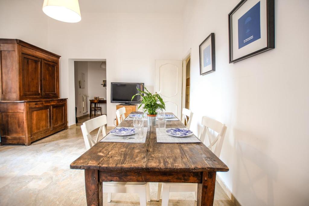 Spacious Apartment with Big Terrace at Colosseum - 4