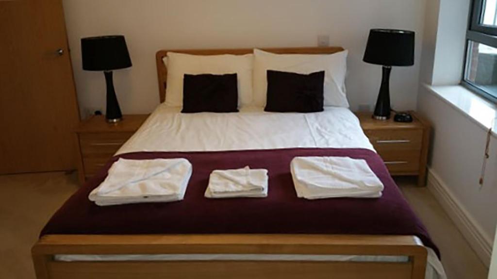 Oxford Apartment Central - Jericho Riverfront--Free parking -2 bedrooms- 2 bathrooms - Easy walk to Bus and Rail station