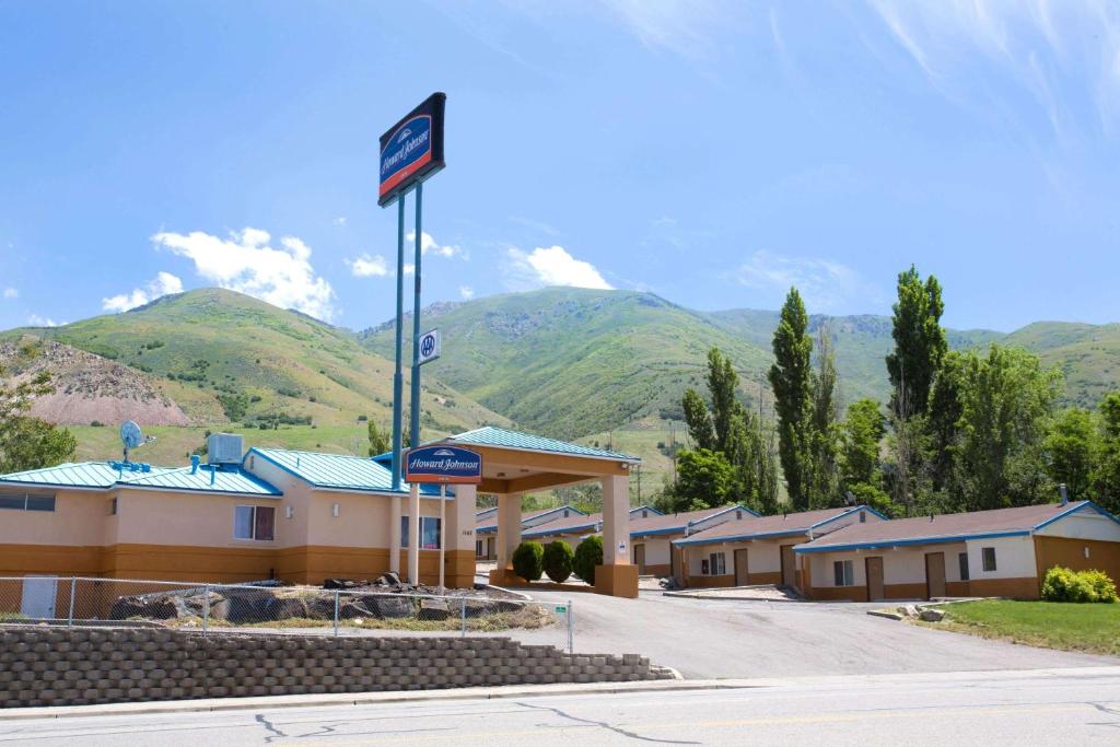 Howard Johnson by Wyndham Brigham City photo