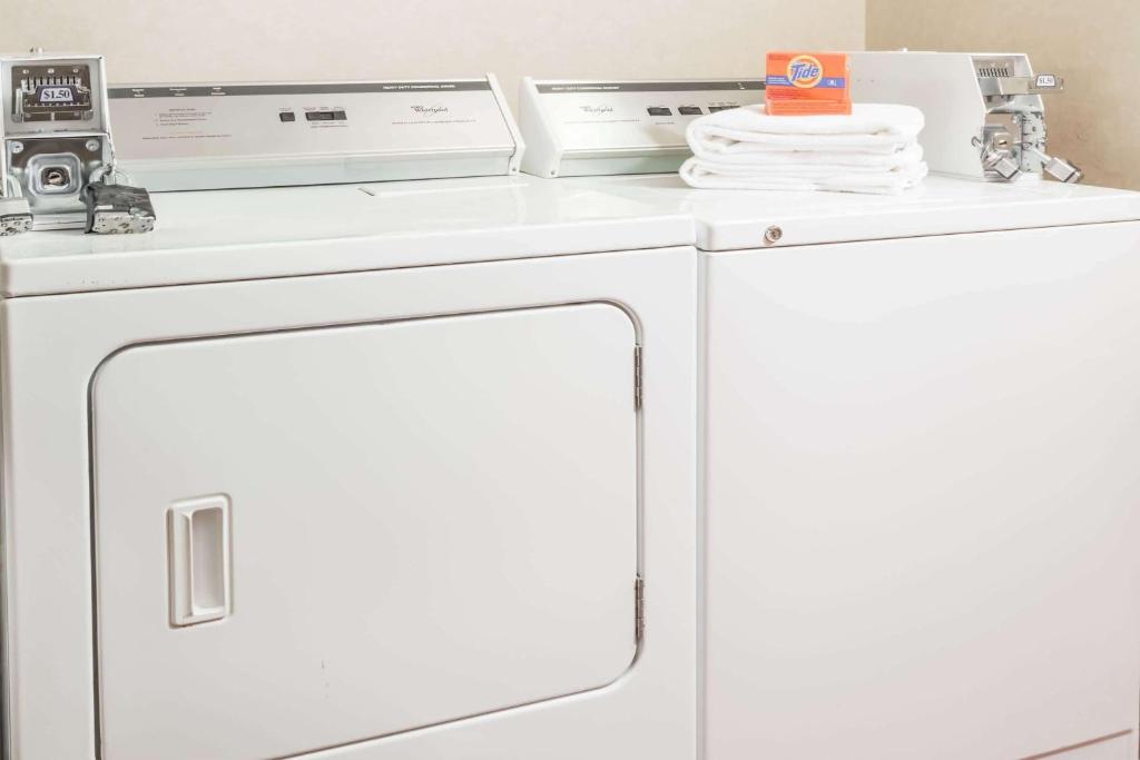 Wingate By Wyndham Dfw / North Irving Photo 1