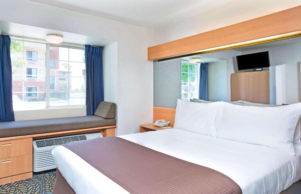 Microtel Inn & Suites By Wyndham Morgan Hill/san Jose Area Photo 1