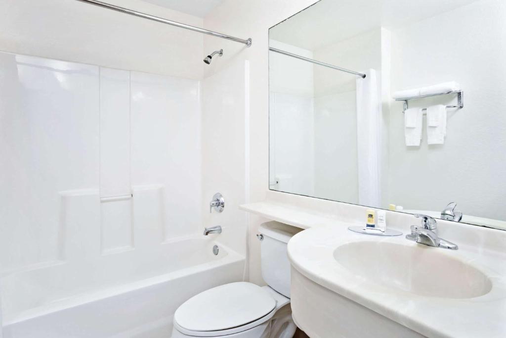 Microtel Inn & Suites By Wyndham Morgan Hill/san Jose Area Photo 3