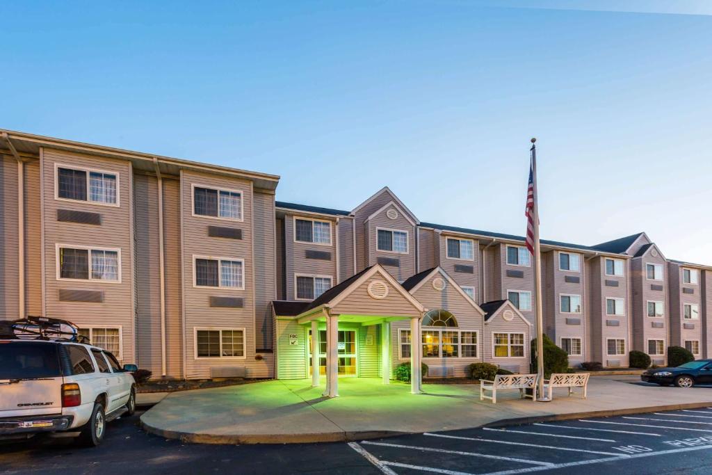 Microtel Inn & Suites by Wyndham Hillsborough, Hillsborough