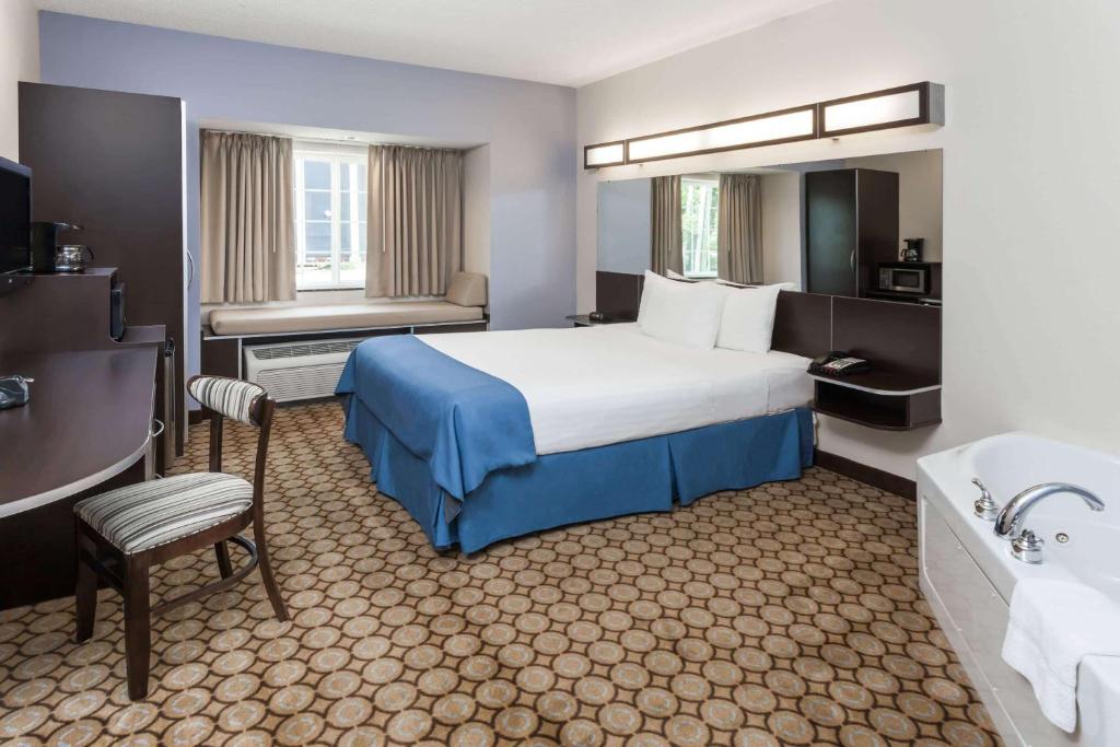 Microtel Inn & Suites By Wyndham Elkhart Photo 9