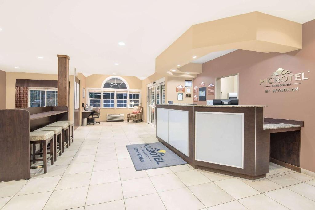 Microtel Inn & Suites By Wyndham Sidney Photo 2