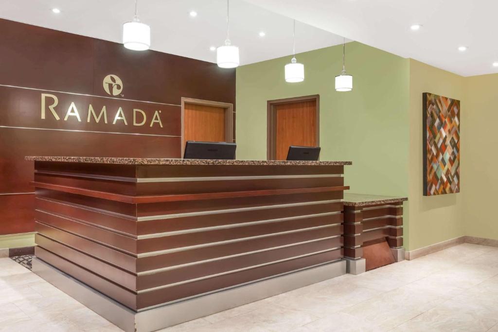 Ramada By Wyndham Carlyle Photo 3