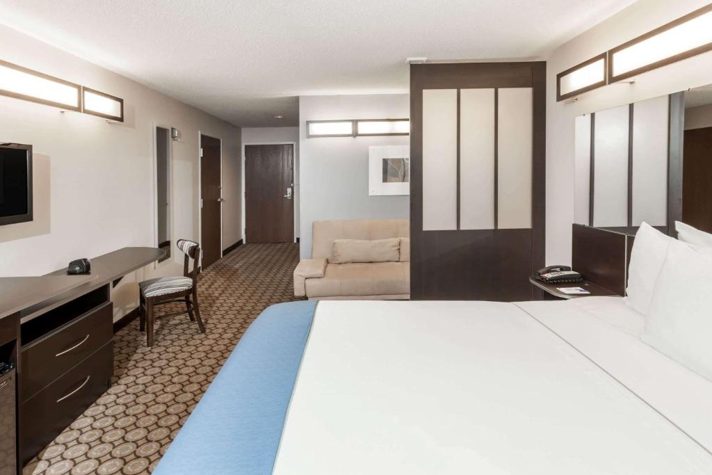 Microtel Inn & Suites By Wyndham Elkhart Photo 15