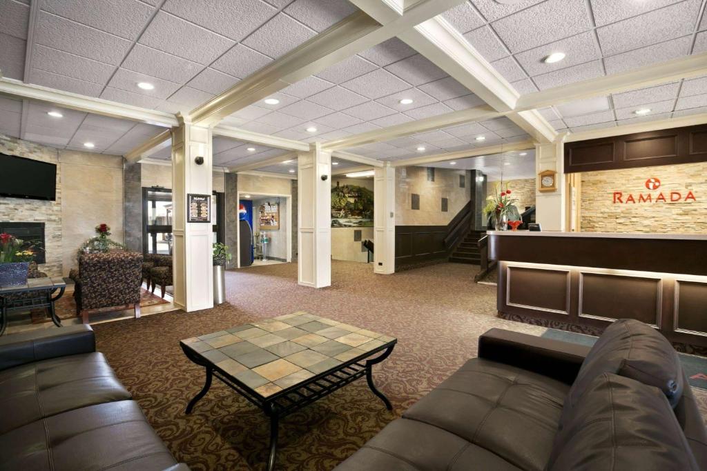 Ramada By Wyndham Lethbridge Photo 7