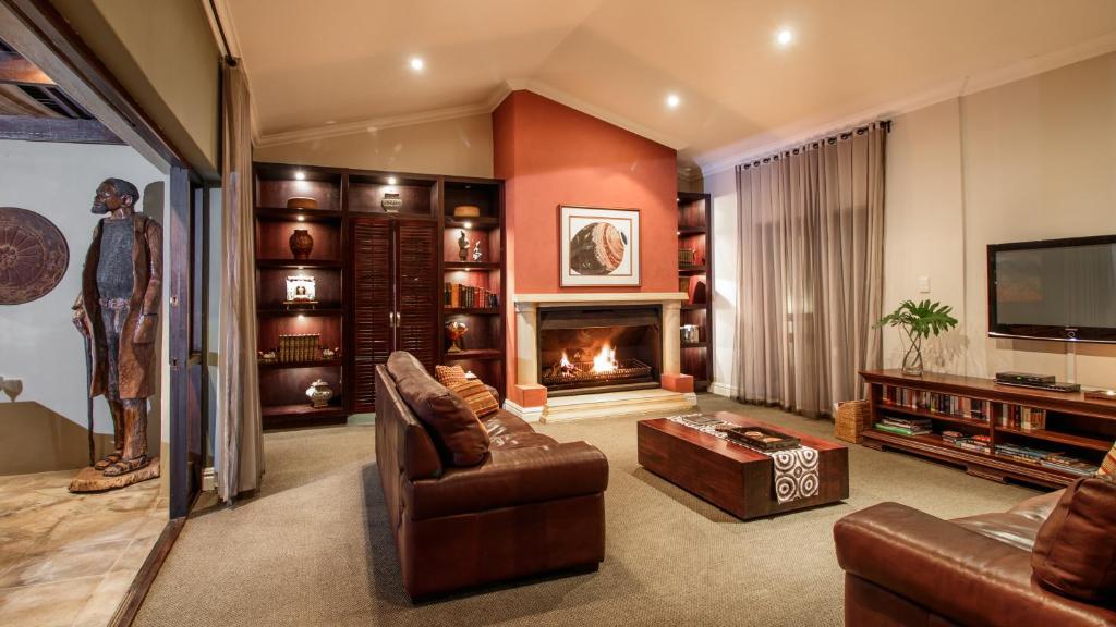 Shared lounge/TV area