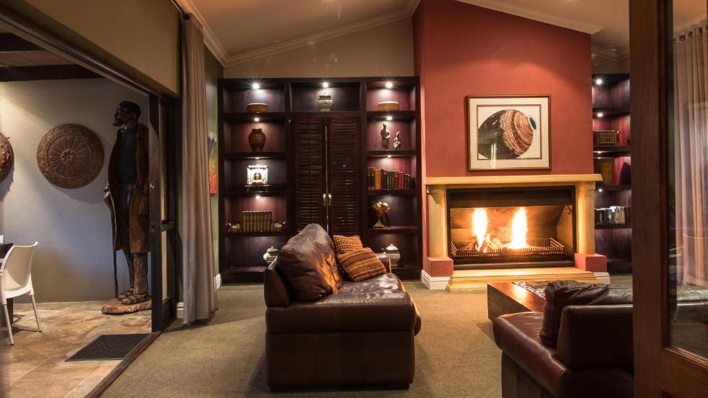 Shared lounge/TV area