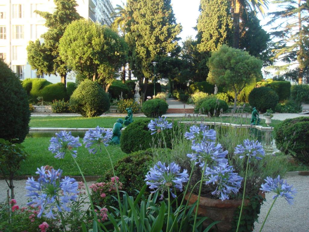 LES GRANDS CEDRES C1 7 Avenue de Fabron — Hotel in Nice