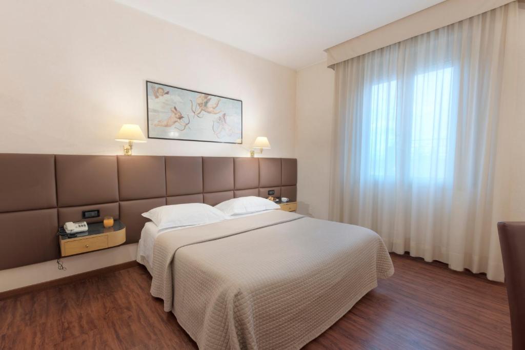 Hotel Minerva photo