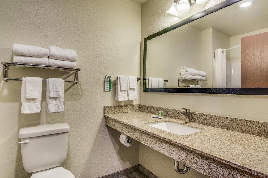 Cobblestone Inn & Suites - Bridgeport photo