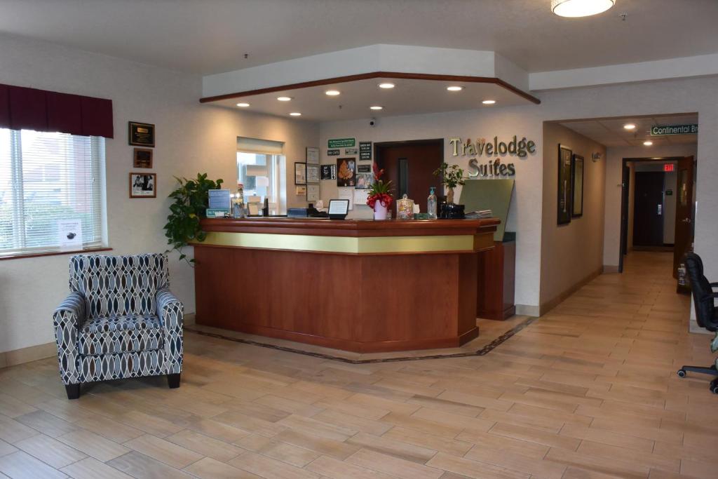 Travelodge Suites by Wyndham Newberg photo