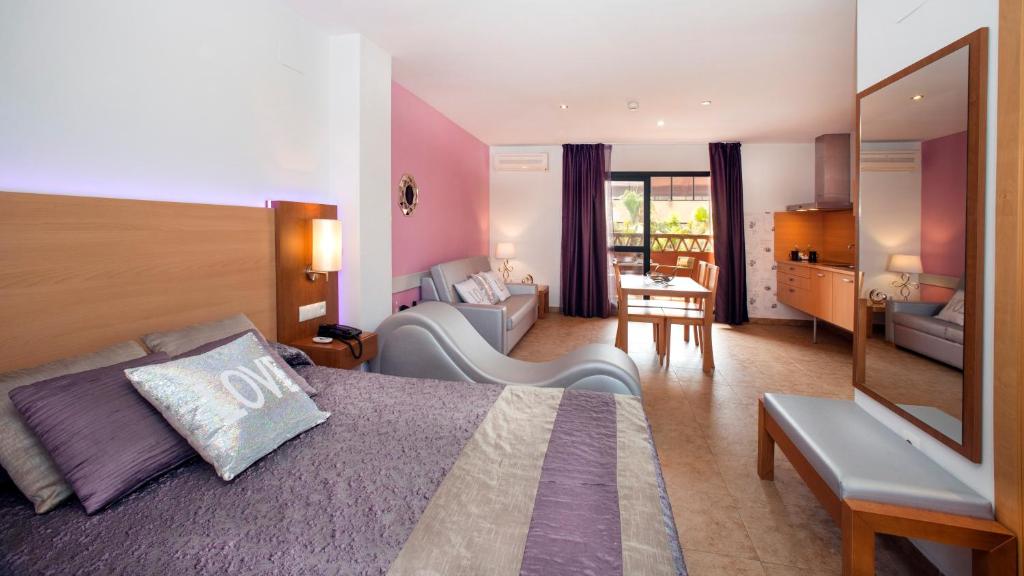 Leo Punta Umbria - Adults Only photo