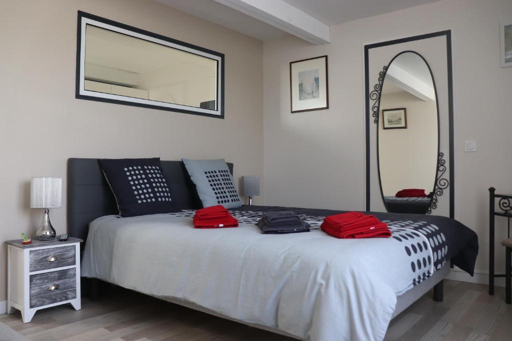 Villa des sables avec 1 studio pour 2 personnes pouvant être complété par une chambre avec sa salle de bain et WC si 4 personnes - 3