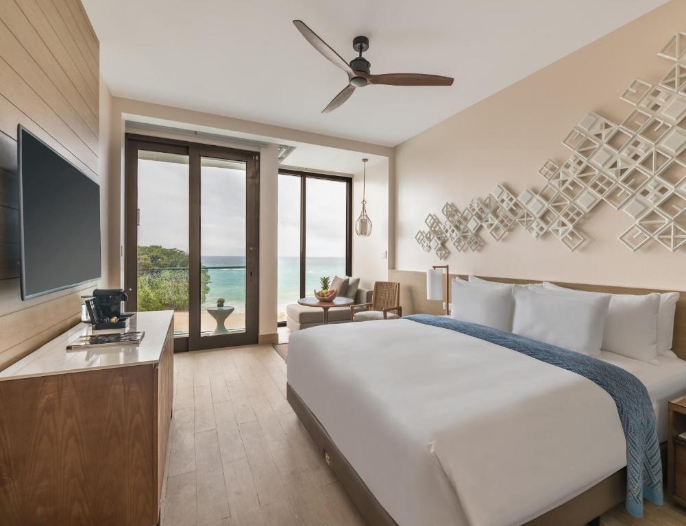 Deluxe Sea View per night ₱18,680