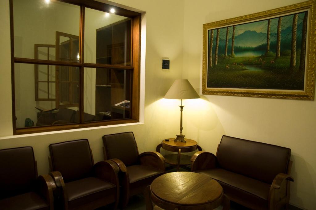 Shared lounge/TV area