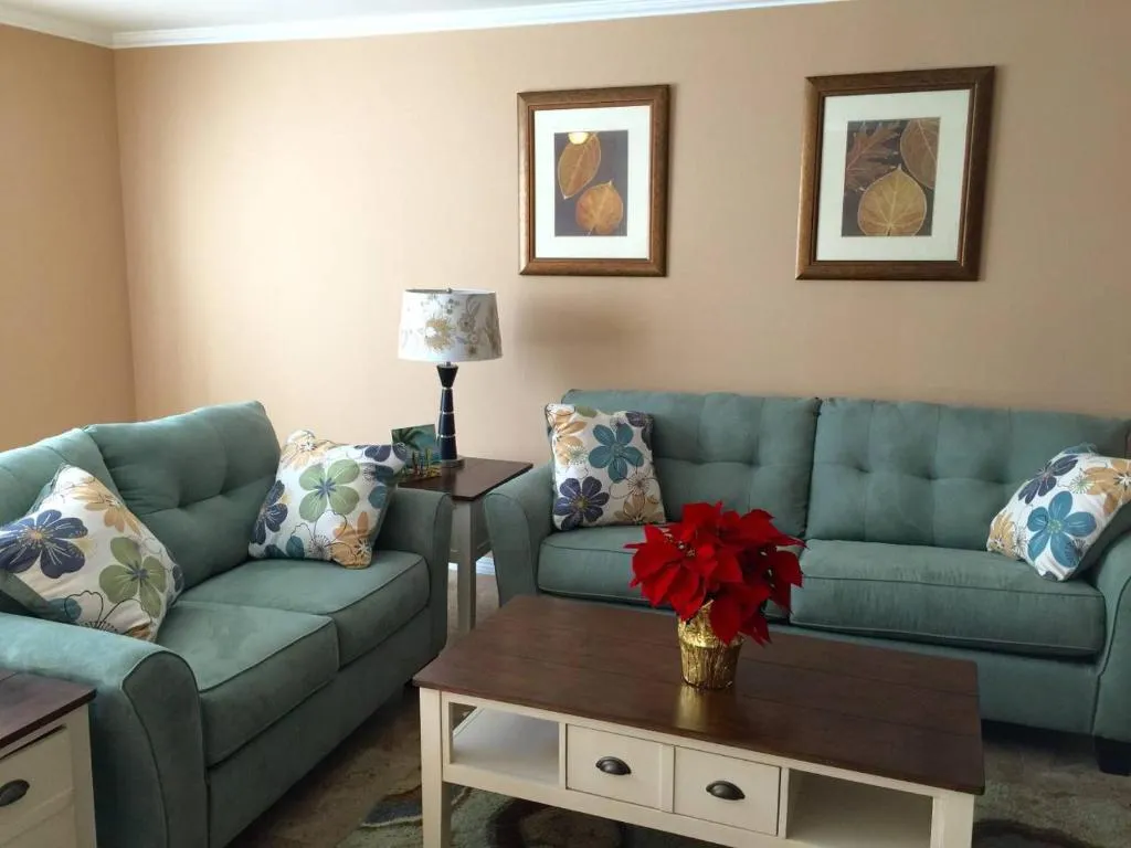 2Bedroom with Den and 2BA 4 Blocks to Santa Monica Beach, Hotel in Los Angeles