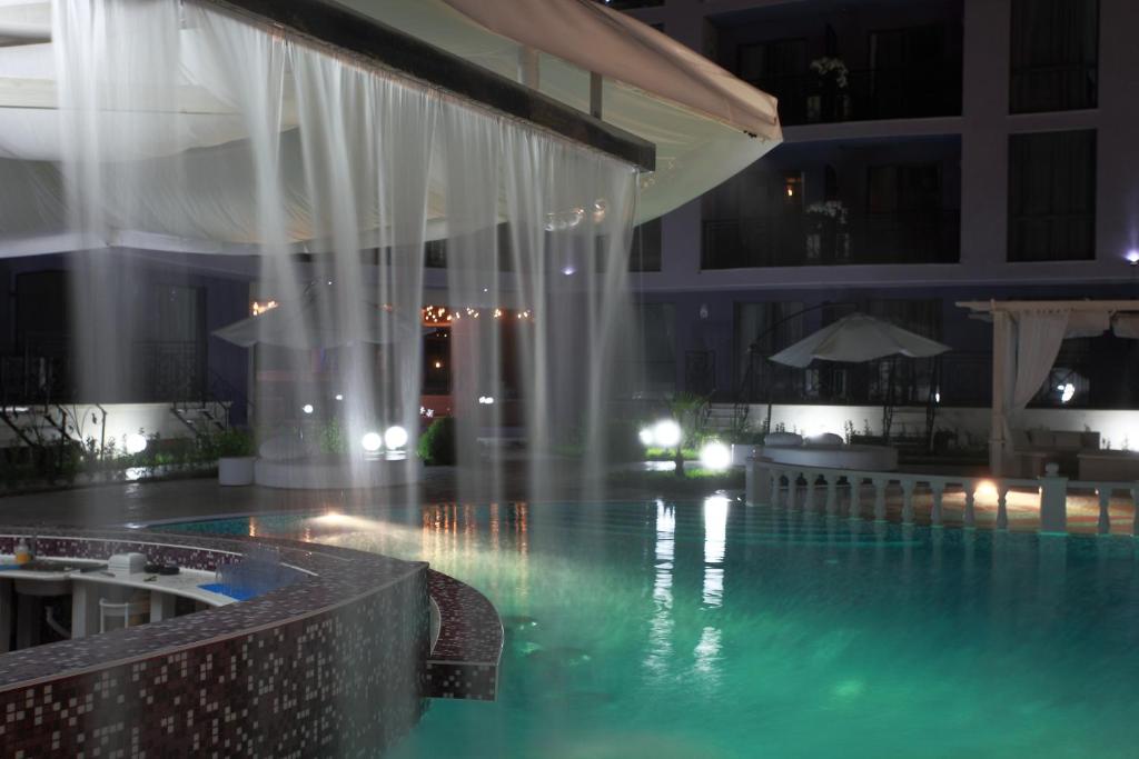 スイミングプール