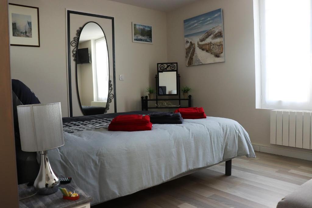 Villa des sables avec 1 studio pour 2 personnes pouvant être complété par une chambre avec sa salle de bain et WC si 4 personnes - 2
