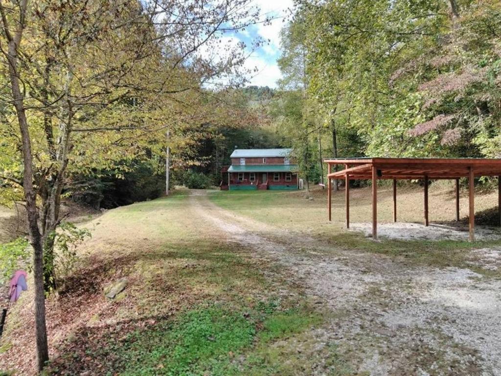 The Bunkhouse - 3 BR 2 BA Deluxe Cabin 전경