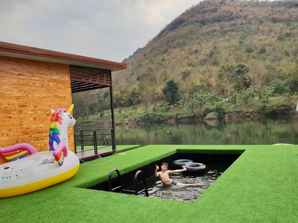 クルーポン ハウス (Krupong House) スイミングプール