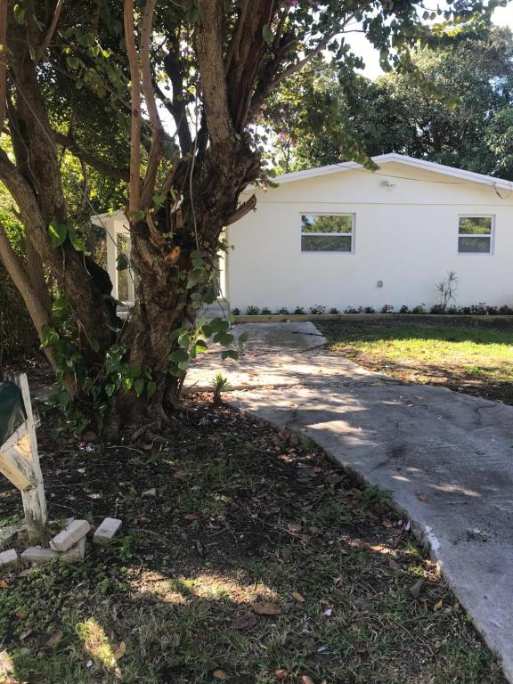 Charming Miami Fully Remodeled 1 Bedroom Apartment