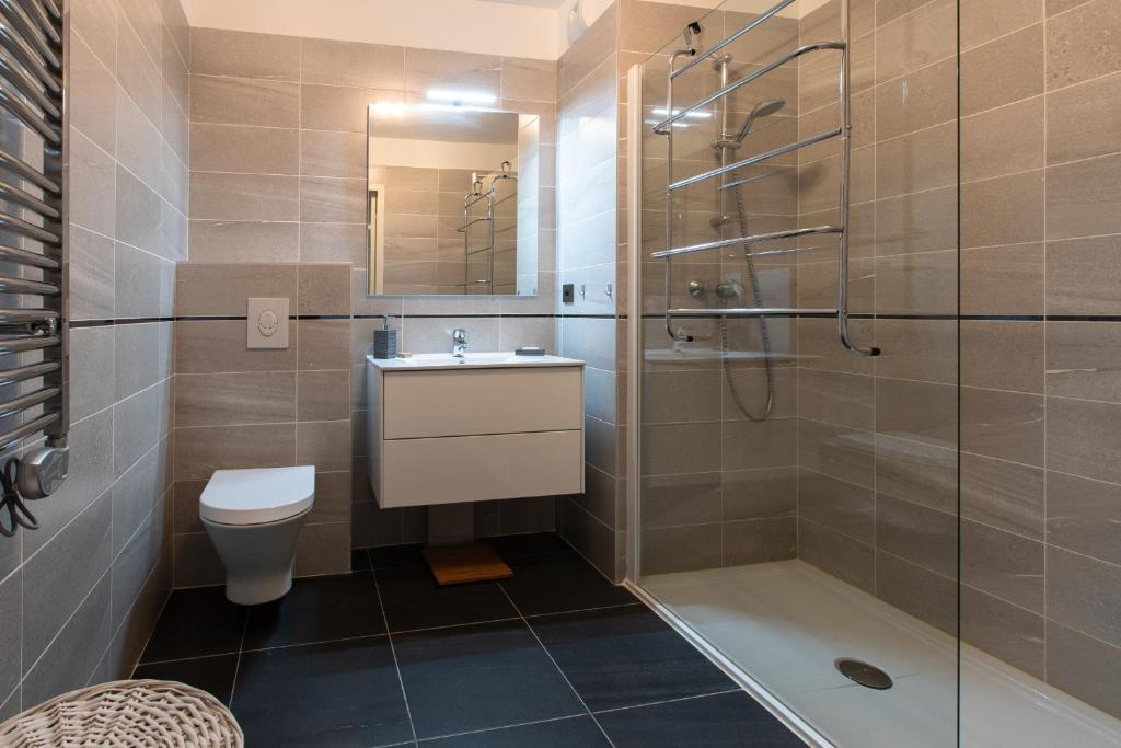 2-Br with Garden and Pool in the Heart of Palm Beach - 3
