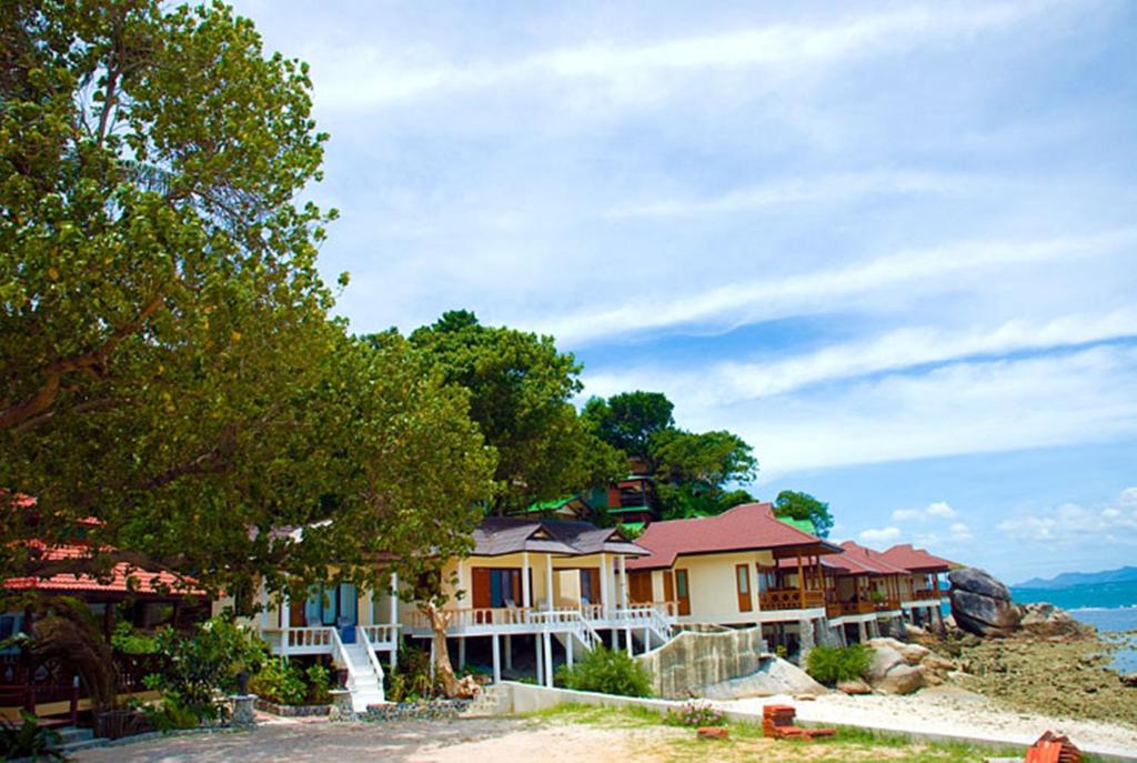 Rin Beach Resort photo