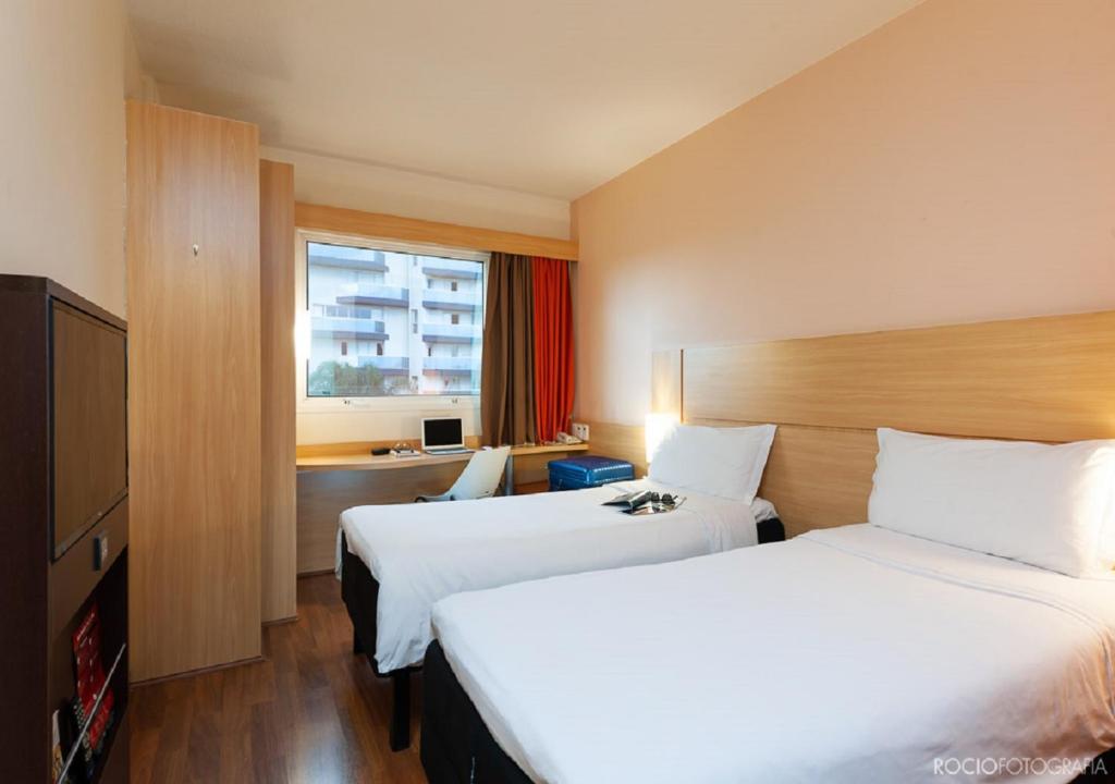 ibis Sao Carlos photo