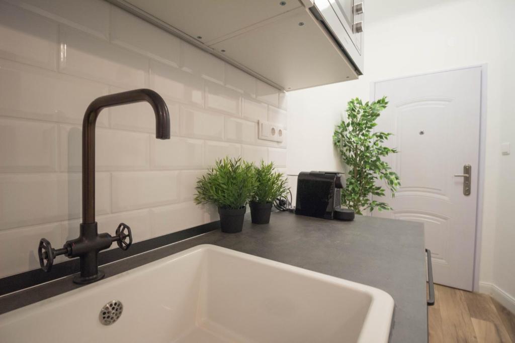 Standard Apartment by Hi5 - Madach photo