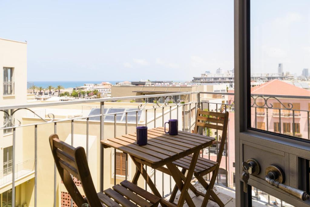 6 Ben Azariah - By Beach Apartments TLV photo