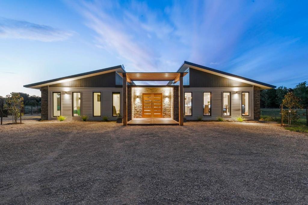 3 WISE MONKEYS, MANSFIELD, Mansfield