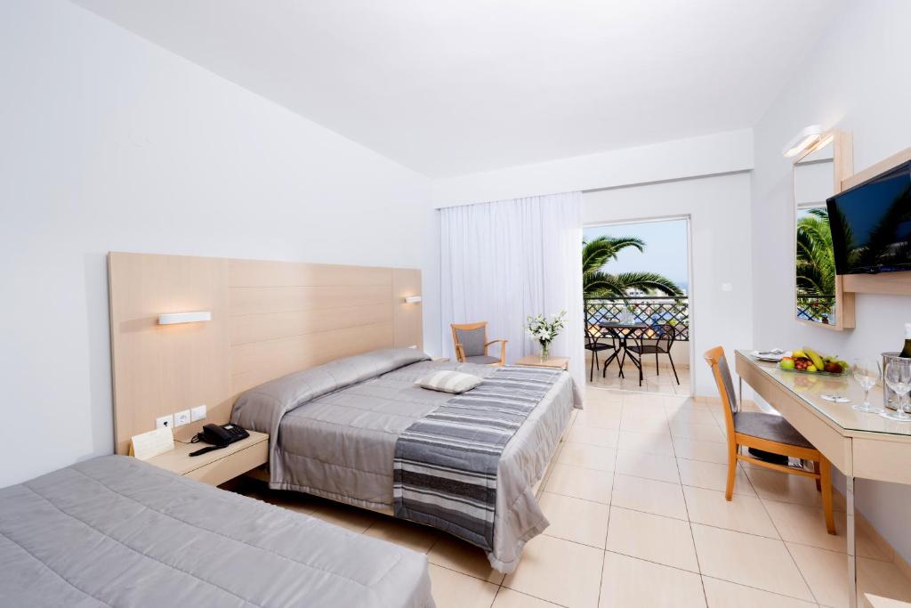 Grand Hotel Holiday Resort — Hotel rooms in Stalida