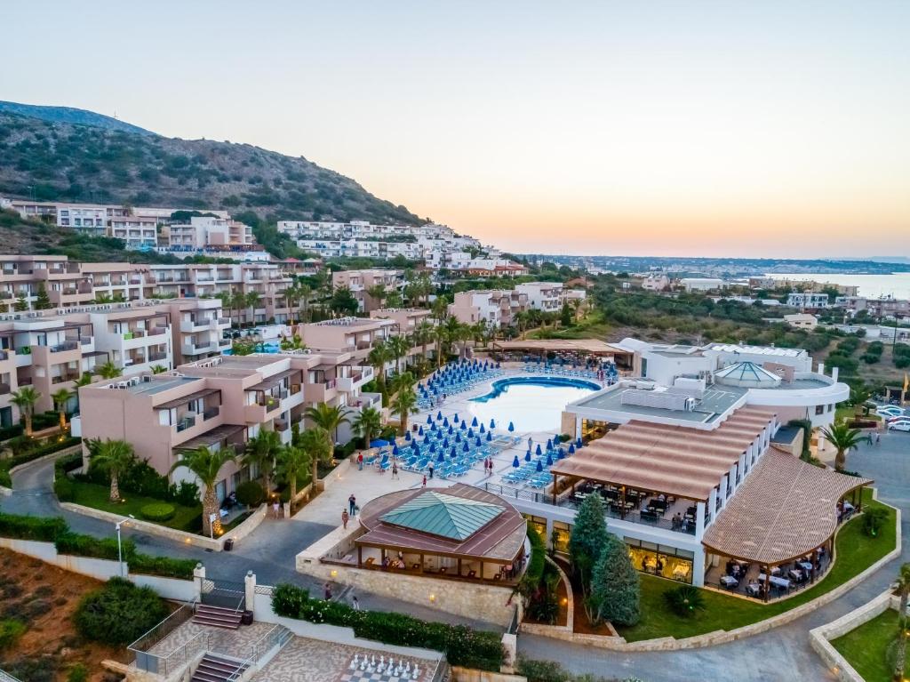 Grand Hotel Holiday Resort — Swimming pool in Stalida